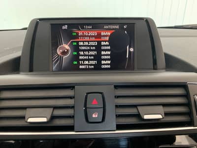 BMW 118 d xDrive Advantage°LED°SHZ°TEMPOMAT° — slika 21
