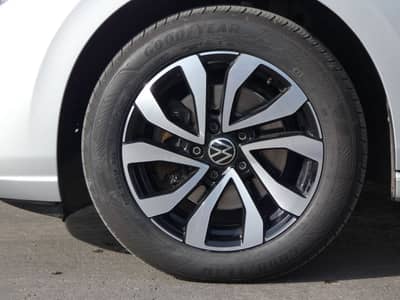 Volkswagen Golf 2.0 TDI Matrix-LED Navi Panorama Kamera ACC — slika 25