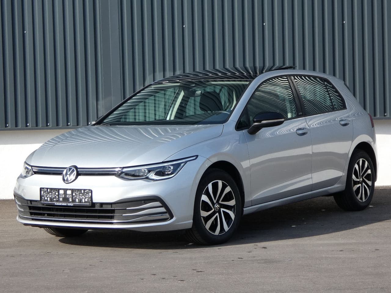 Volkswagen Golf 2.0 TDI Matrix-LED Navi Panorama Kamera ACC — slika 1