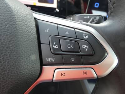 Volkswagen Golf 2.0 TDI Matrix-LED Navi Panorama Kamera ACC — slika 17