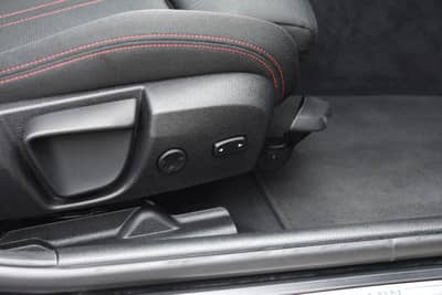 BMW 320i Touring Sport Line Sportautom.AHK LED Pano — slika 17