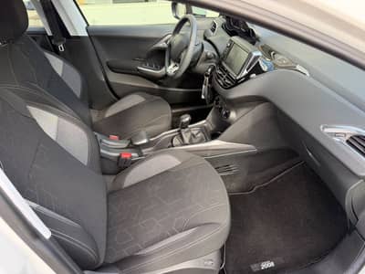Peugeot 2008 Active*KLIMA*105.000km*PDC*Sitzheizung* — slika 21