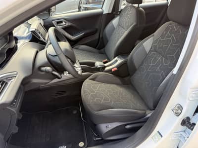 Peugeot 2008 Active*KLIMA*105.000km*PDC*Sitzheizung* — slika 20