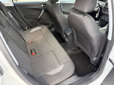 Peugeot 2008 Active*KLIMA*105.000km*PDC*Sitzheizung* — slika 23