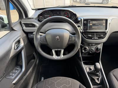 Peugeot 2008 Active*KLIMA*105.000km*PDC*Sitzheizung* — slika 11