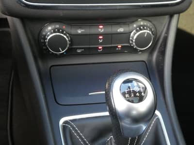 Mercedes-Benz GLA 180 Urban Bi-Xenon Navi Panorama Teilleder — slika 13
