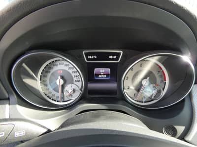 Mercedes-Benz GLA 180 Urban Bi-Xenon Navi Panorama Teilleder — slika 12