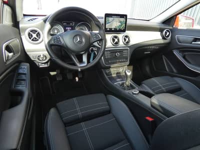 Mercedes-Benz GLA 180 Urban Bi-Xenon Navi Panorama Teilleder — slika 3