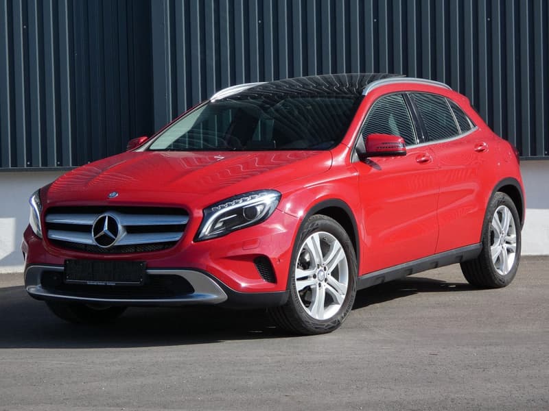 Mercedes-Benz GLA 180 Urban Bi-Xenon Navi Panorama Teilleder