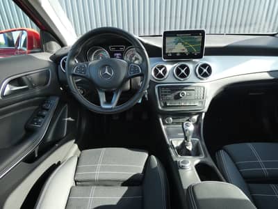 Mercedes-Benz GLA 180 Urban Bi-Xenon Navi Panorama Teilleder — slika 4