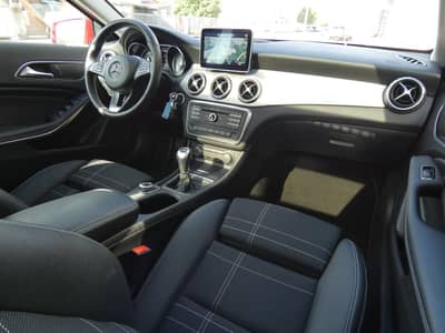 Mercedes-Benz GLA 180 Urban Bi-Xenon Navi Panorama Teilleder — slika 2