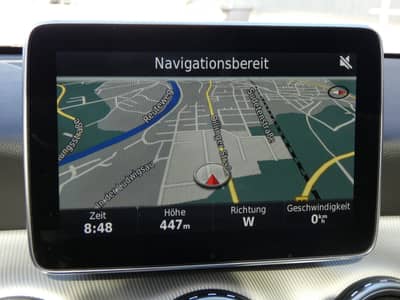 Mercedes-Benz GLA 180 Urban Bi-Xenon Navi Panorama Teilleder — slika 9
