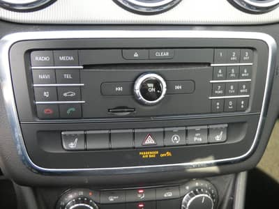 Mercedes-Benz GLA 180 Urban Bi-Xenon Navi Panorama Teilleder — slika 10