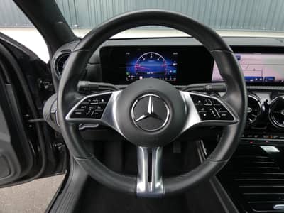 Mercedes-Benz A 180 d DCT LED Navi Teilleder SHZ Kamera 1-Hand — slika 12