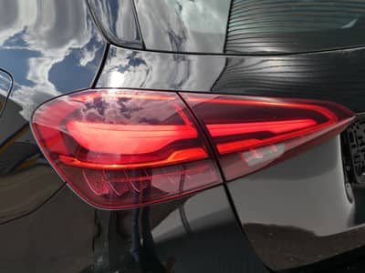 Mercedes-Benz A 180 d DCT LED Navi Teilleder SHZ Kamera 1-Hand — slika 21