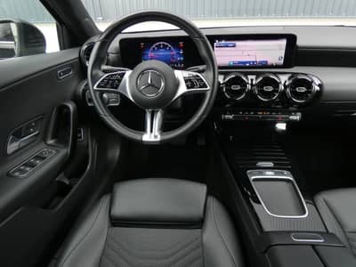 Mercedes-Benz A 180 d DCT LED Navi Teilleder SHZ Kamera 1-Hand — slika 4