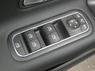 Mercedes-Benz A 180 d DCT LED Navi Teilleder SHZ Kamera 1-Hand — slika 15