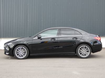 Mercedes-Benz A 180 d Lim 8G DCT LED Navi Teilleder Kamera 18" — slika 19