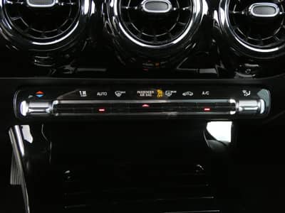 Mercedes-Benz A 180 d Lim 8G DCT LED Navi Teilleder Kamera 18" — slika 14