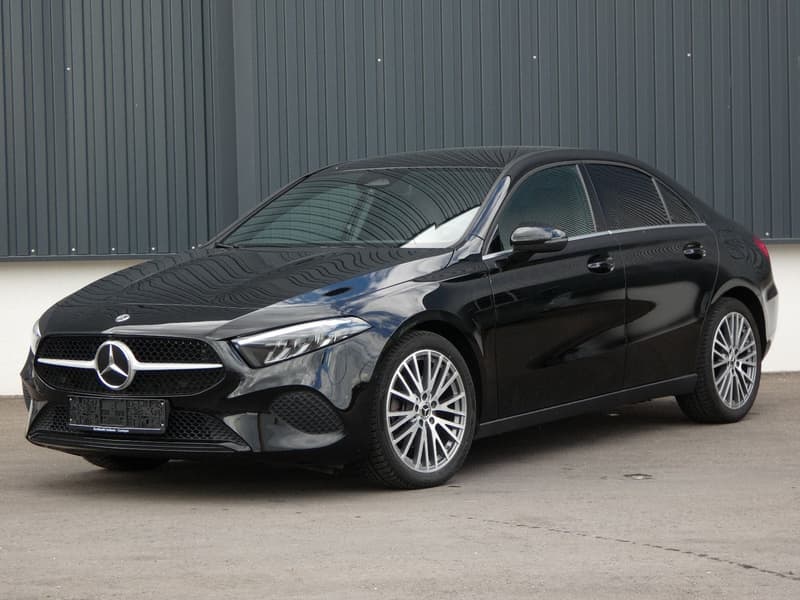 Mercedes-Benz A 180 d Lim 8G DCT LED Navi Teilleder Kamera 18"