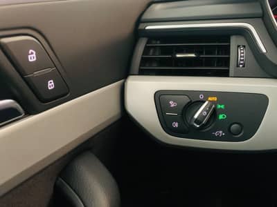Audi A4 Avant 35 TDI S tronic°LED°SHZ°NAVI°PDC°1.Hd° — slika 13