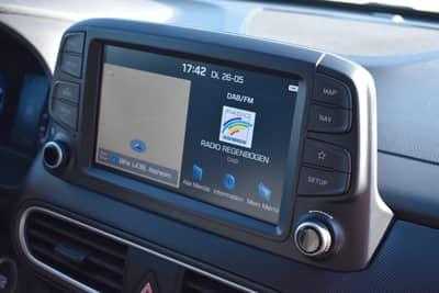 Hyundai Kona Premium 4WD HUD LED ACC Automatik 1.Hand — slika 22