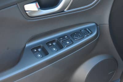 Hyundai Kona Premium 4WD HUD LED ACC Automatik 1.Hand — slika 14