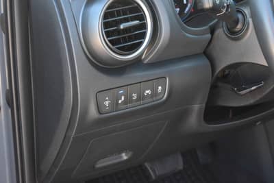 Hyundai Kona Premium 4WD HUD LED ACC Automatik 1.Hand — slika 17