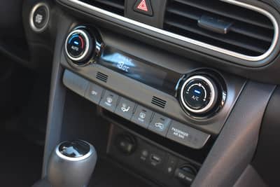 Hyundai Kona Premium 4WD HUD LED ACC Automatik 1.Hand — slika 20