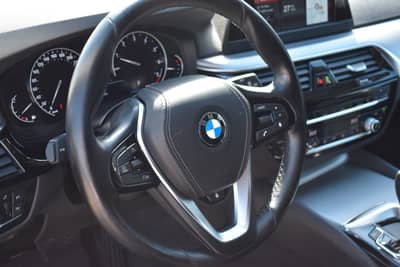 BMW 530 i Touring xDrive AHK Panorama LED Kamera — slika 13