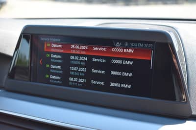 BMW 530 i Touring xDrive AHK Panorama LED Kamera — slika 28
