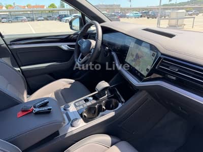 Volkswagen Touareg 3.0 TSI*R LINE*BlackS*PAN*MATRI*LUFT*VOL — slika 16