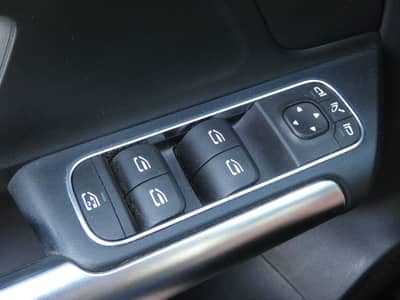 Mercedes-Benz B 180 d Aut LED Navi WIDESCREEN Teilleder RFK — slika 17