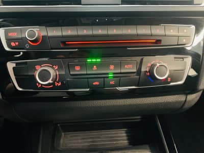 BMW 118 d Sport Line Aut°LED°TEMP°NAVI°PDC°H/K — slika 24
