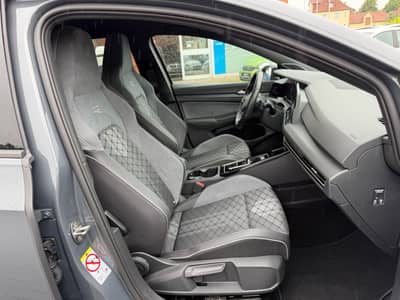 Volkswagen Golf VIII 1.5 eTSI R-Line BlackStyle Matrix Harm — slika 6