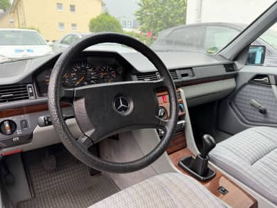 Mercedes-Benz 200E 1A ZUSTAND SAMMLERSTÜCK — slika 4