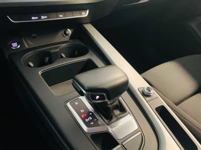 Audi A4 Avant 35 TDI S tronic°KAMERA°Massage°AHK°1.Hd — slika 22