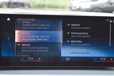 BMW 330d Touring Facelift Panorama 1 Hand H&K — slika 28
