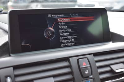 BMW M135 i xDrive H&K 19 Zoll Navi Prof — slika 19