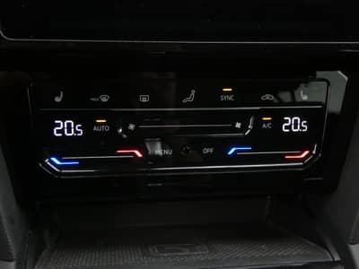 Volkswagen Passat Var. 2.0 TDI DSG LED Navi ACC Kamera AHK — slika 17