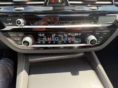 BMW 520d Tou*x Drive*M PAKET*VIRTU*LED*PANO*HEAD-UP — slika 36