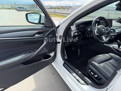 BMW 520d Tou*x Drive*M PAKET*VIRTU*LED*PANO*HEAD-UP — slika 16