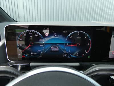 Mercedes-Benz B 200 d DCT WIDESCREEN LED Navi Panorama AHK 17" — slika 14