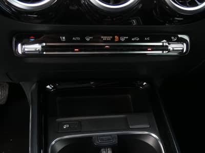 Mercedes-Benz B 200 d DCT WIDESCREEN LED Navi Panorama AHK 17" — slika 15