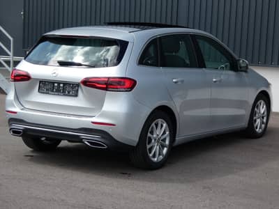 Mercedes-Benz B 200 d DCT WIDESCREEN LED Navi Panorama AHK 17" — slika 30
