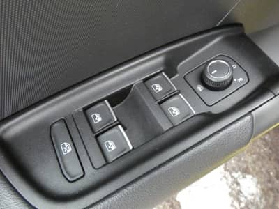 Audi A1 30 TFSI Advanced LED CarPlay SHZ Virtual 17" — slika 16