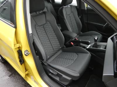 Audi A1 30 TFSI Advanced LED CarPlay SHZ Virtual 17" — slika 6