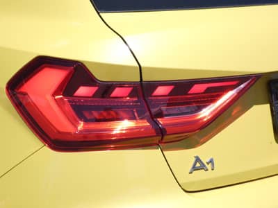 Audi A1 30 TFSI Advanced LED CarPlay SHZ Virtual 17" — slika 22