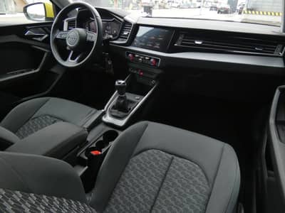 Audi A1 30 TFSI Advanced LED CarPlay SHZ Virtual 17" — slika 2