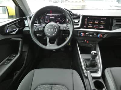 Audi A1 30 TFSI Advanced LED CarPlay SHZ Virtual 17" — slika 4